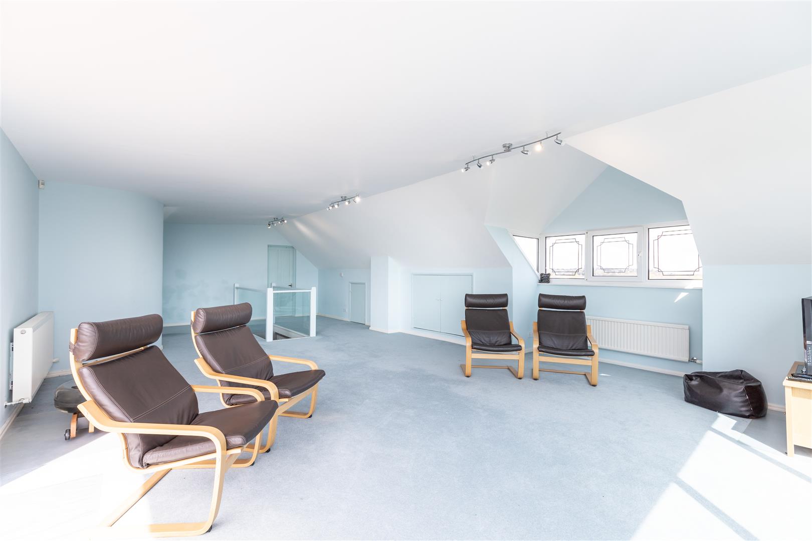 19 Chantry Rise, Penarth, Vale of Glamorgan, CF64 5RS